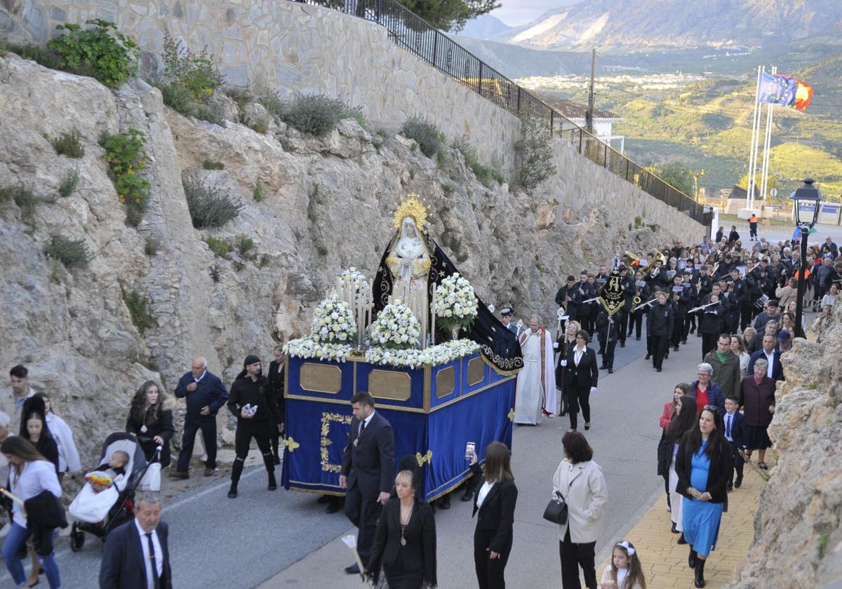 El nazareno y la virgen de los dolores procesionaron el jueves santo por las calles de pinos del valle | ideal