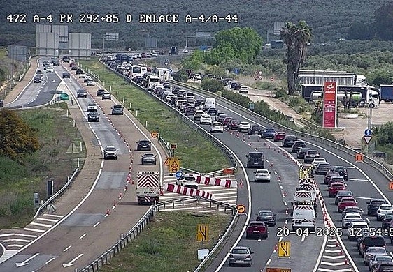 Estado del tráfico en el enlace de la A-4 con la A-44.