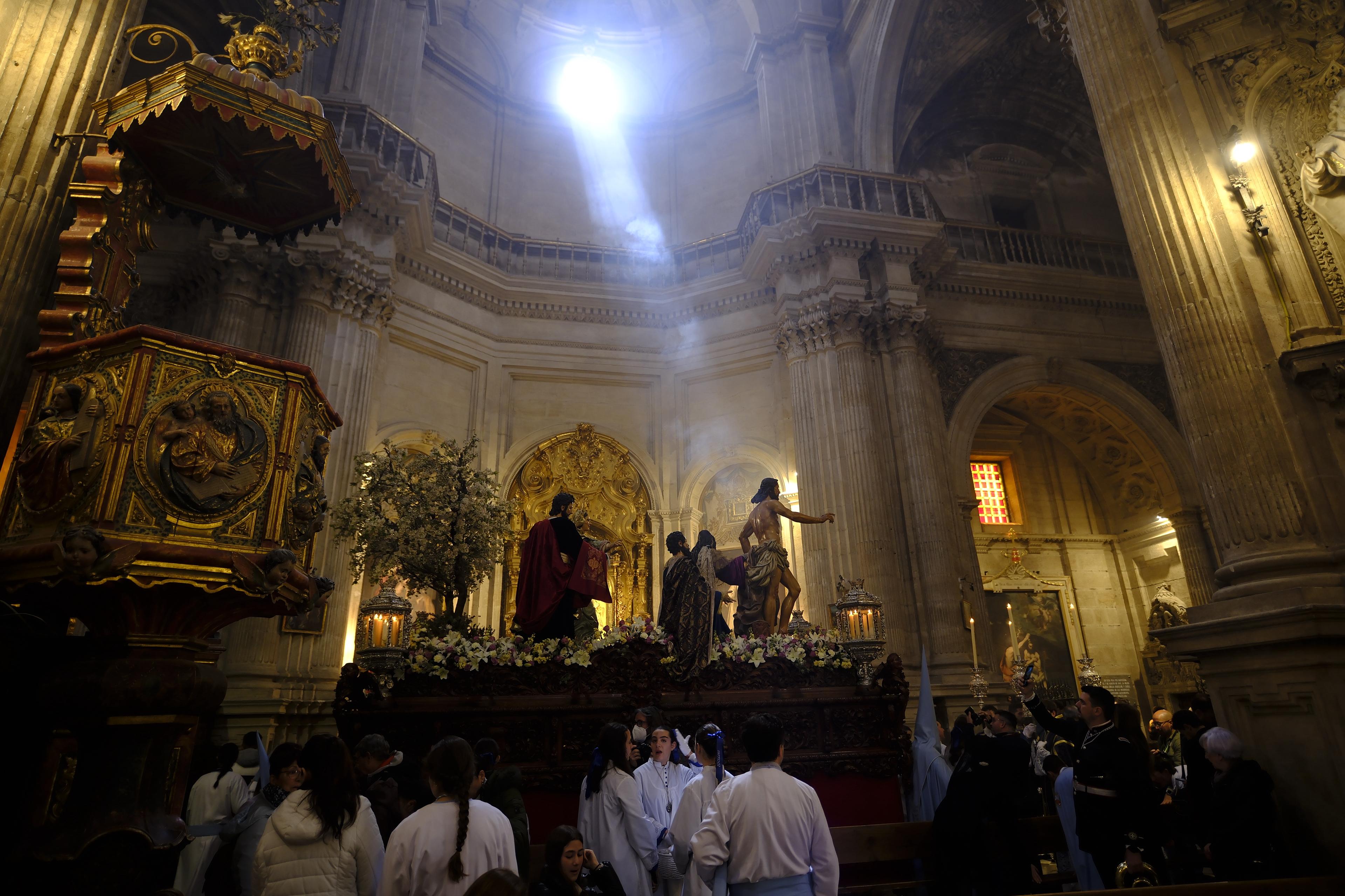 Recogimiento en el Sagrario con Resucitado y Alegría