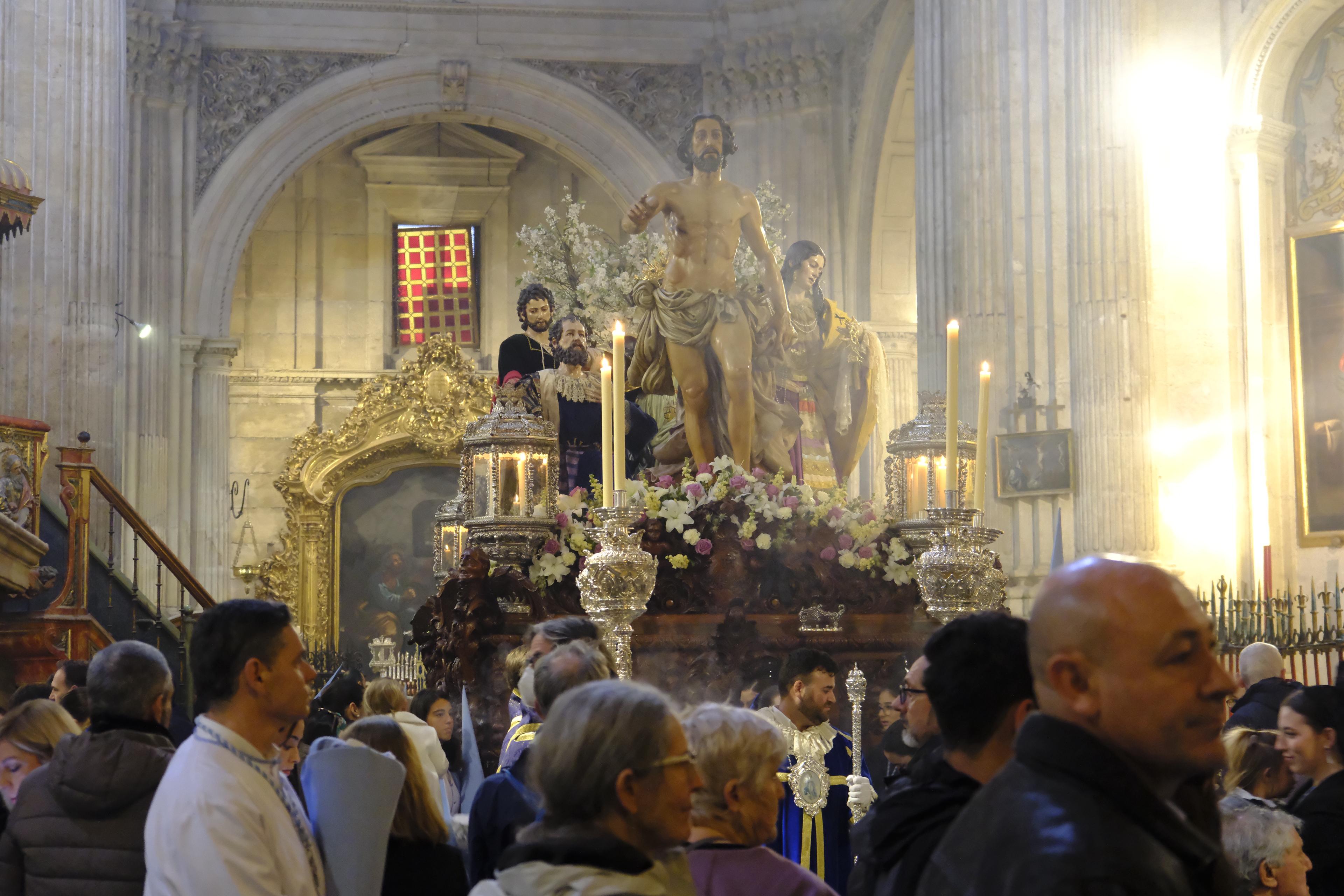 Recogimiento en el Sagrario con Resucitado y Alegría