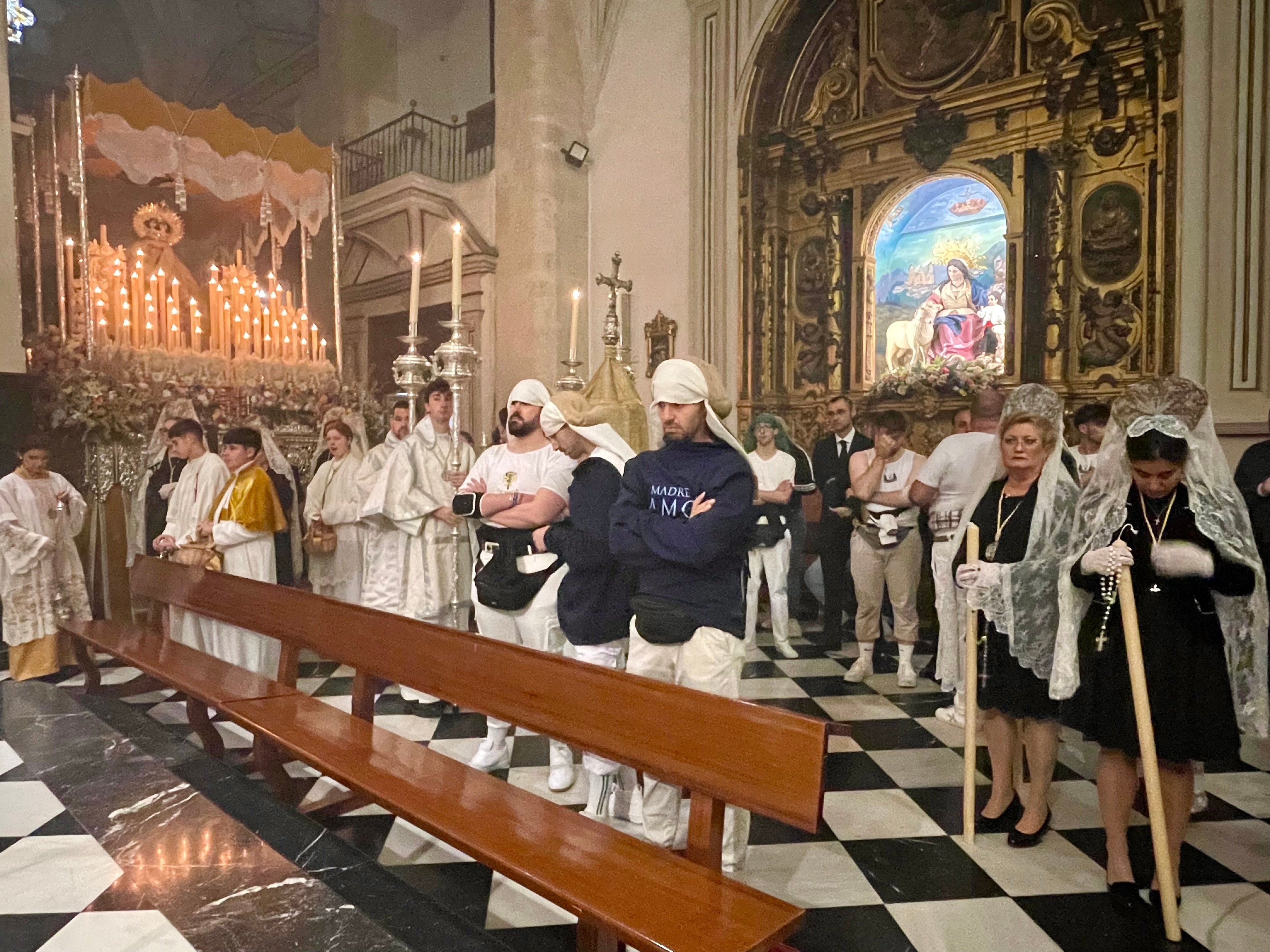 El Resucitado de Jaén se queda en el templo por las lluvias