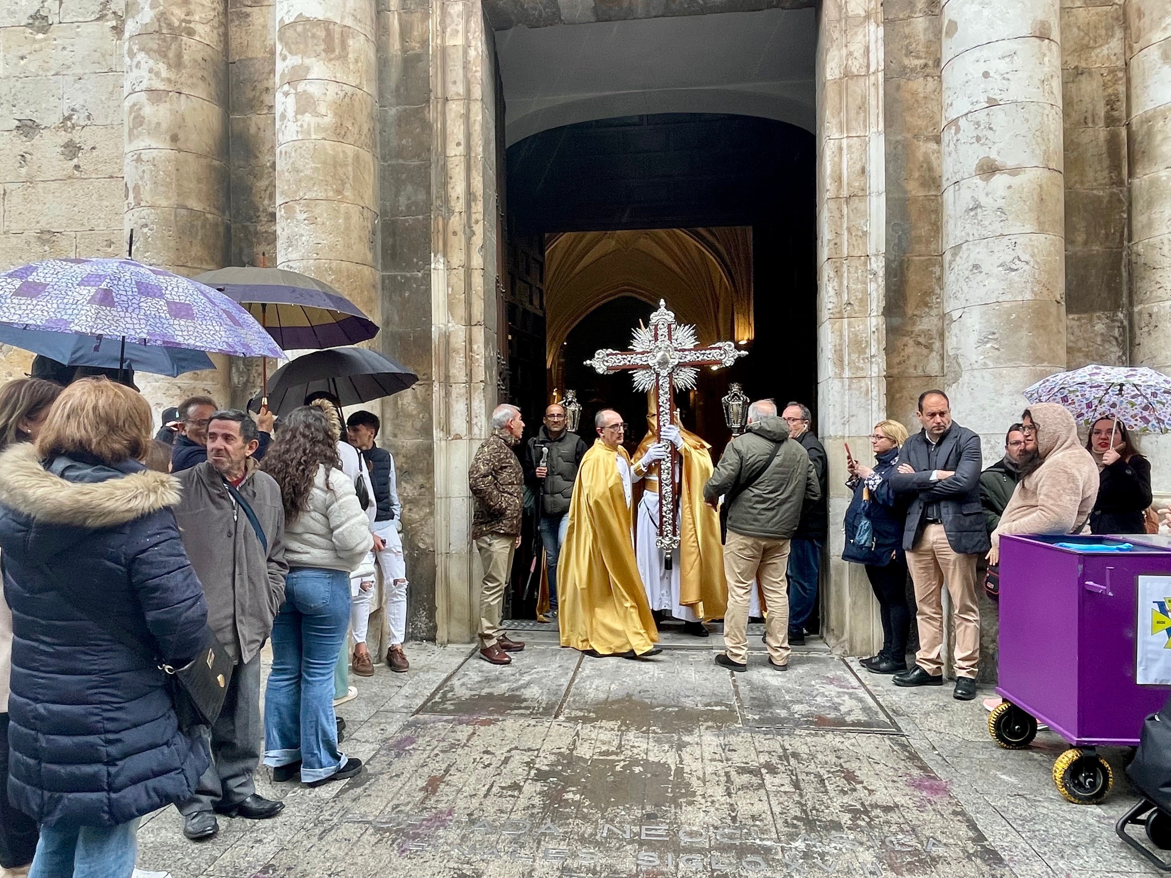 El Resucitado de Jaén se queda en el templo por las lluvias