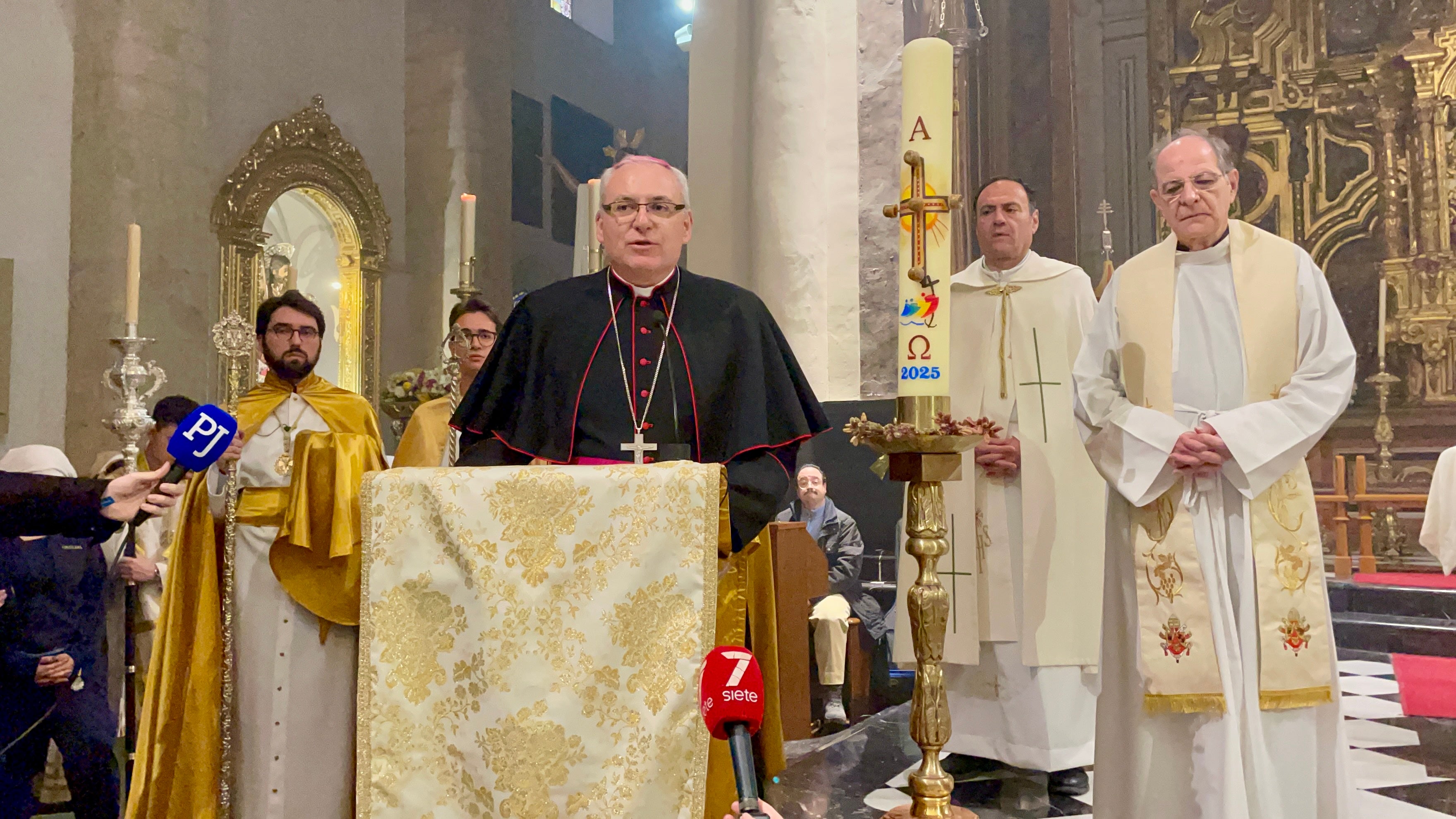 El Resucitado de Jaén se queda en el templo por las lluvias