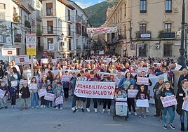 Inicio de la manifestación contra el cierre del centro de salud.
