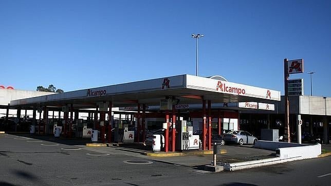 El origen de la gasolina barata de Alcampo, desvelado por la propia cadena