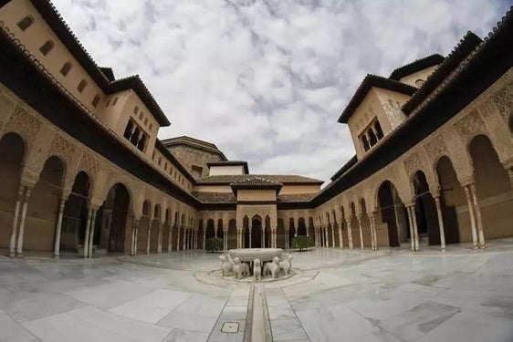 Ocho empresas aspiran a hacerse con el contrato de servicio de información al visitante de la Alhambra