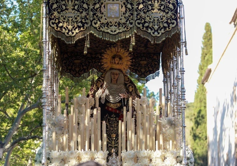 El ladrón de las joyas de los Escolapios se dejó un cordón suyo en la mano de la Virgen