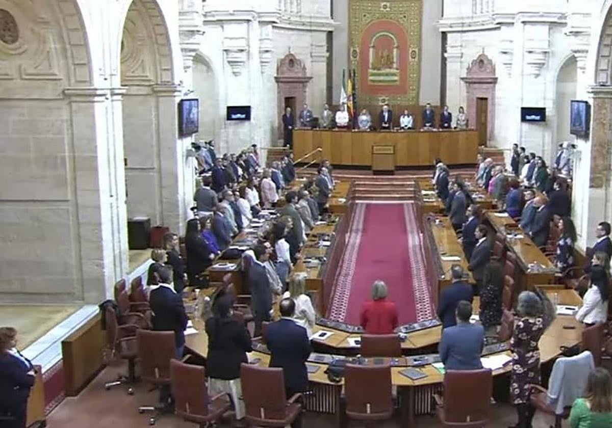 La Cámara guarda un minuto de silencio al inicio del pleno.