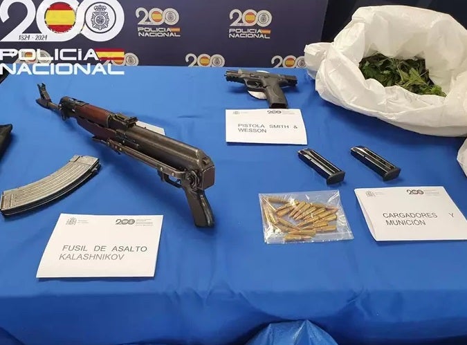 Imagen de las armas y las drogas intervenidas en la última macro redada en las Tres Mil Viviendas
