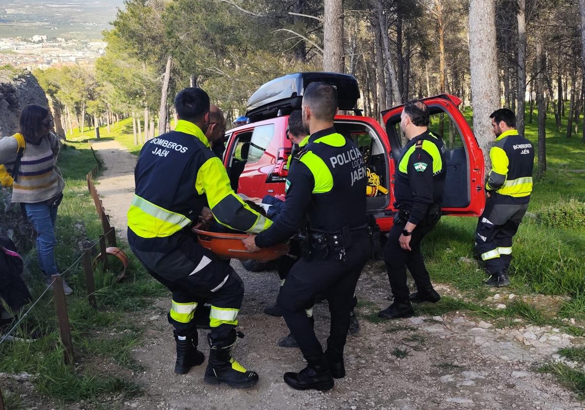 Rescatan en el cerro de Santa Catalina a una mujer de 60 años