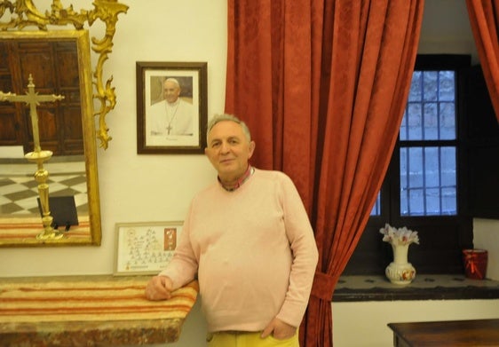Antonio Jesús Heredia Cortés, uno de los cuatro curas gitanos de toda España y conoció a los tres últimos Papas.