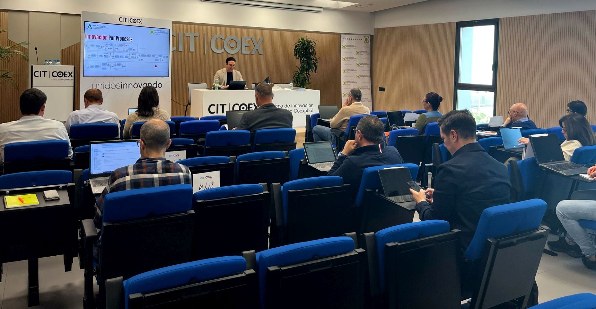 Momento de la jornada sobre conocimiento de IA celebrada en Coexphal.