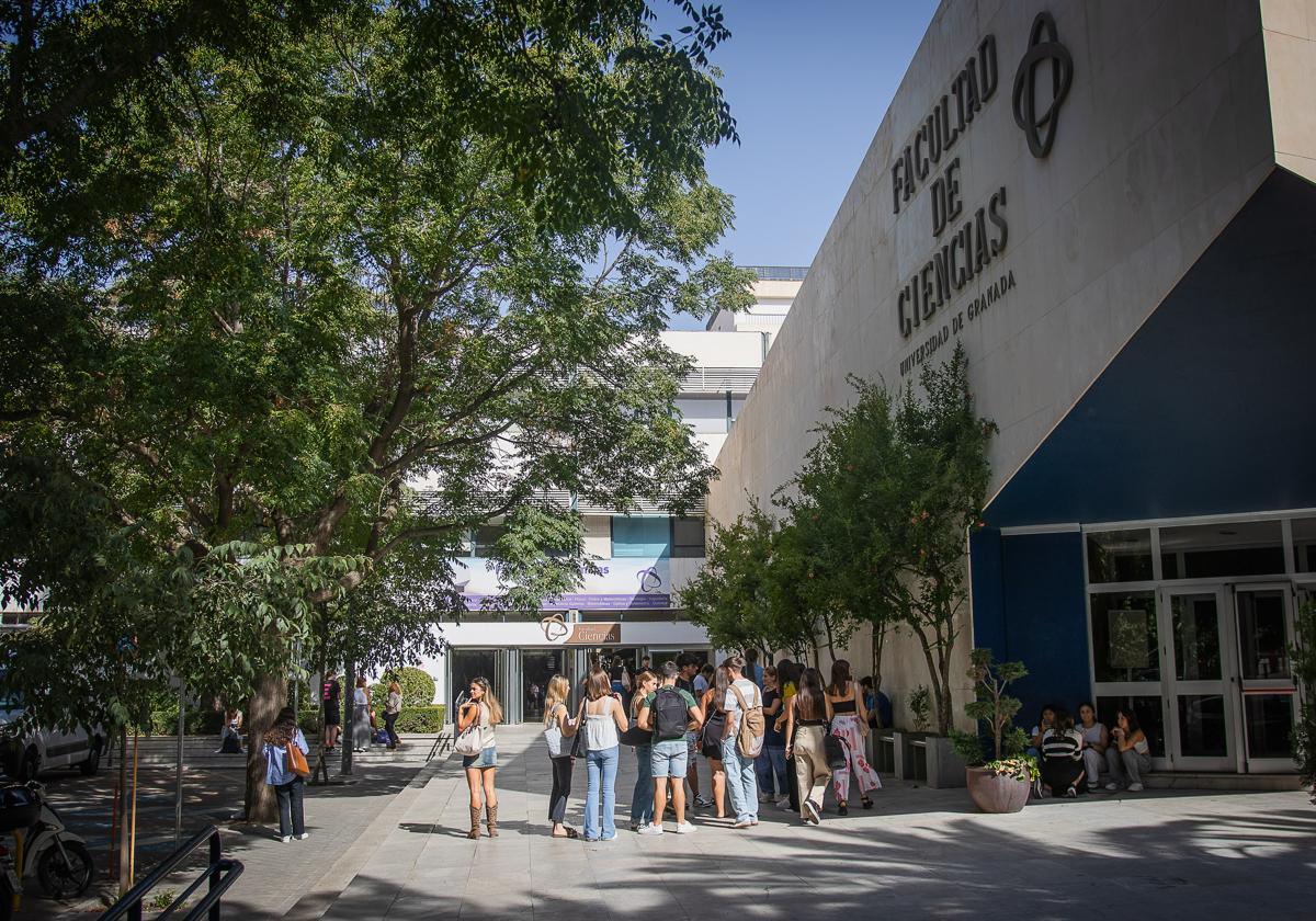 La ugr, entre las 200 mejores universidades del mundo en 13 ámbitos científicos | ideal