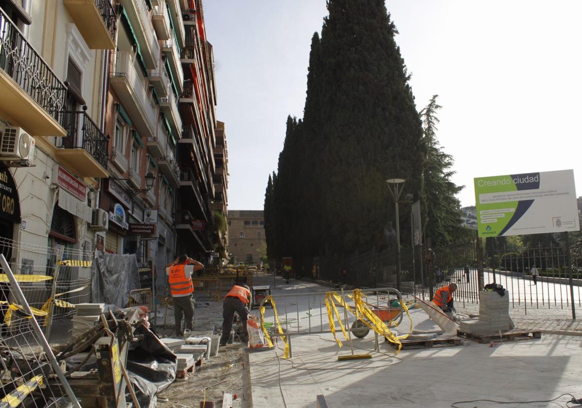 Imagen principal - Obras en Divina Pastora y avenida de Madrid.