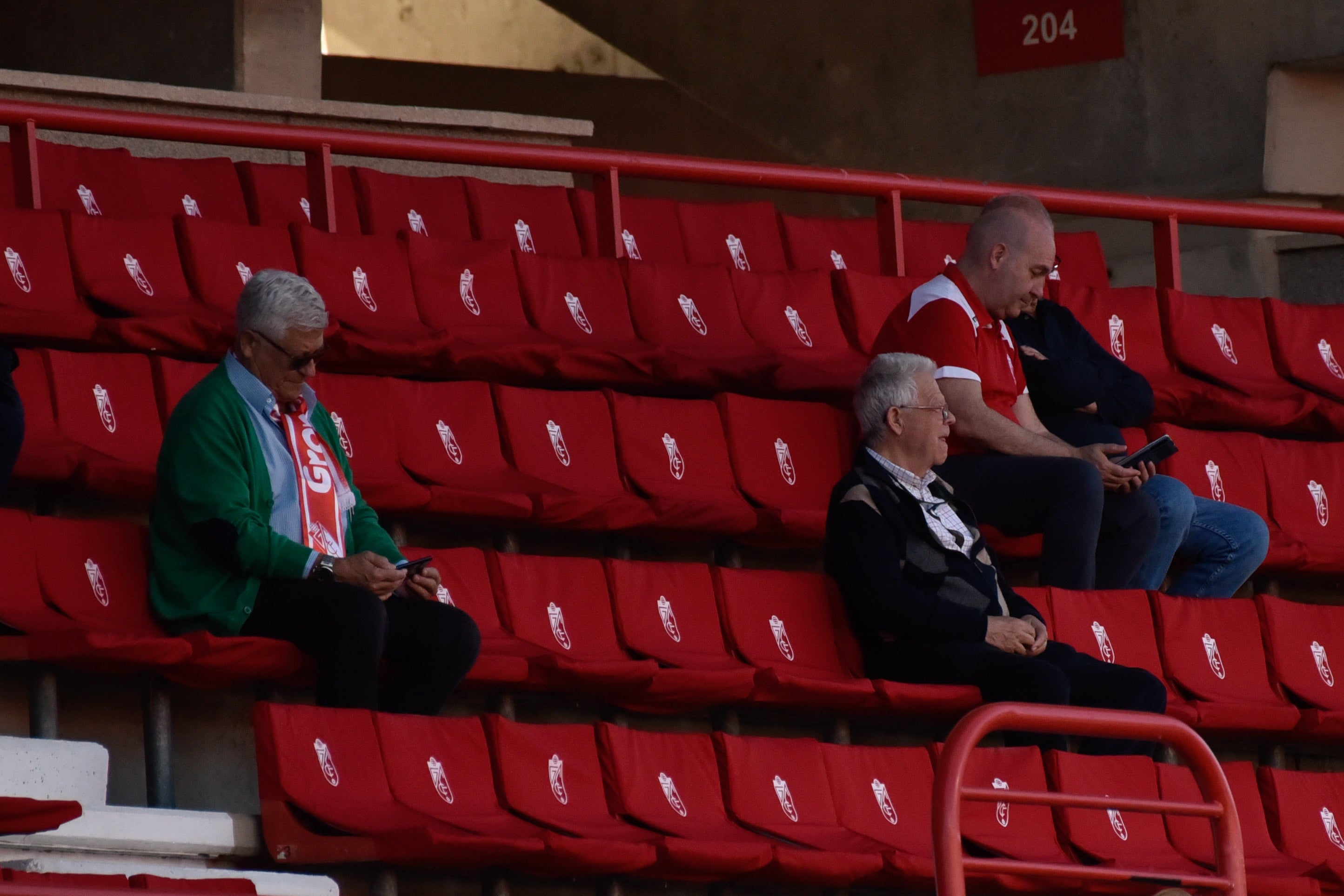 Encuéntrate en Los Cármenes durante el Granada - Elche