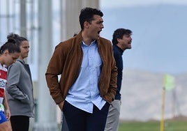 El entrenador del Granada femenino, Arturo Ruiz.