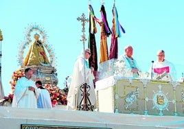 Misa Pontifical presidida por el arzobispo de Granada.