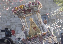 La Virgen de la Cabeza en procesión.