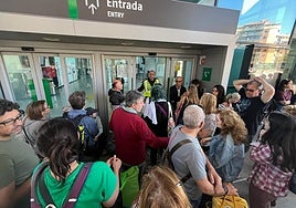 Desaolojo de trenes en la estación de Andaluces tras el apagón