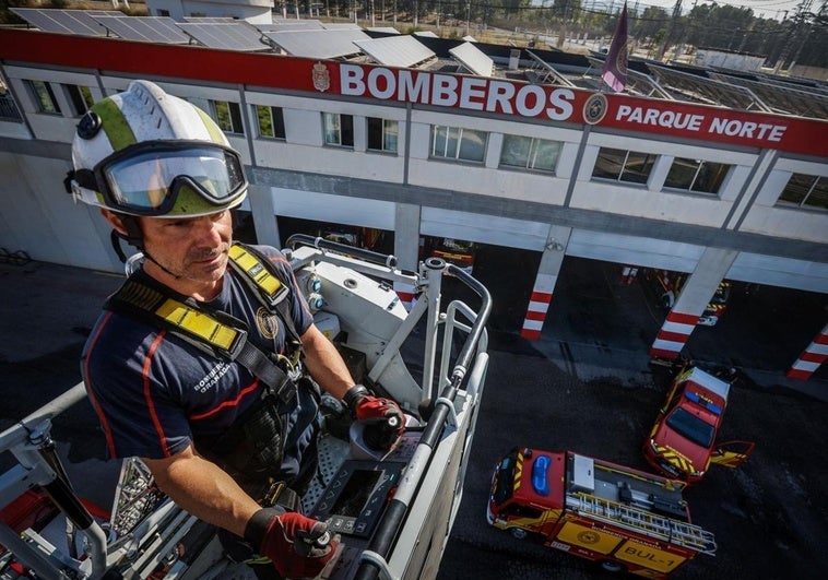 Los Bomberos reciben más de una decena de llamadas de personas encerradas en el ascensor por el apagón