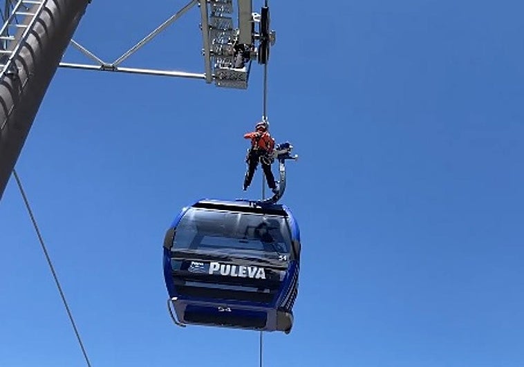 Rescate en el telecabina Al Ándalus de Sierra Nevada.