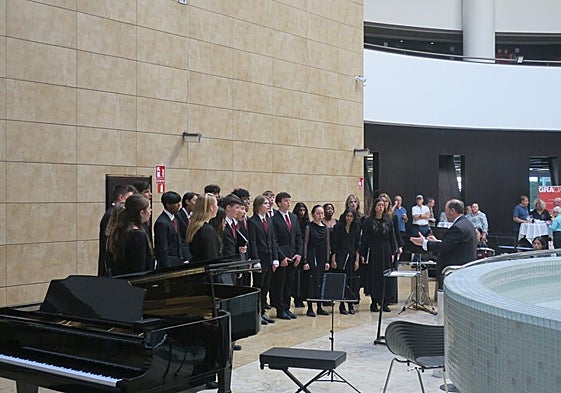 Un momento de la actuación del Lexington High School.