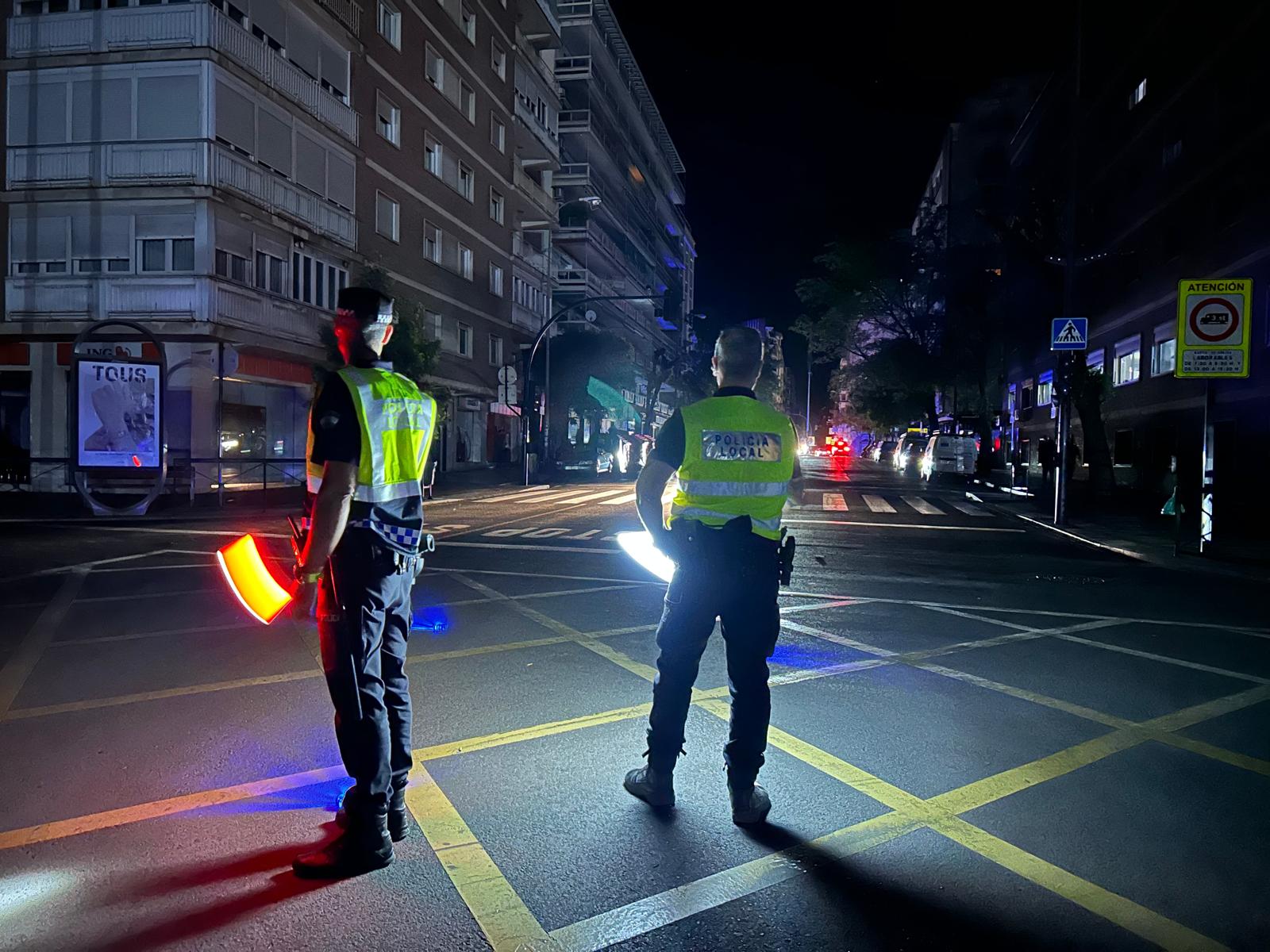 Las insólitas imágenes de una noche a oscuras en Granada