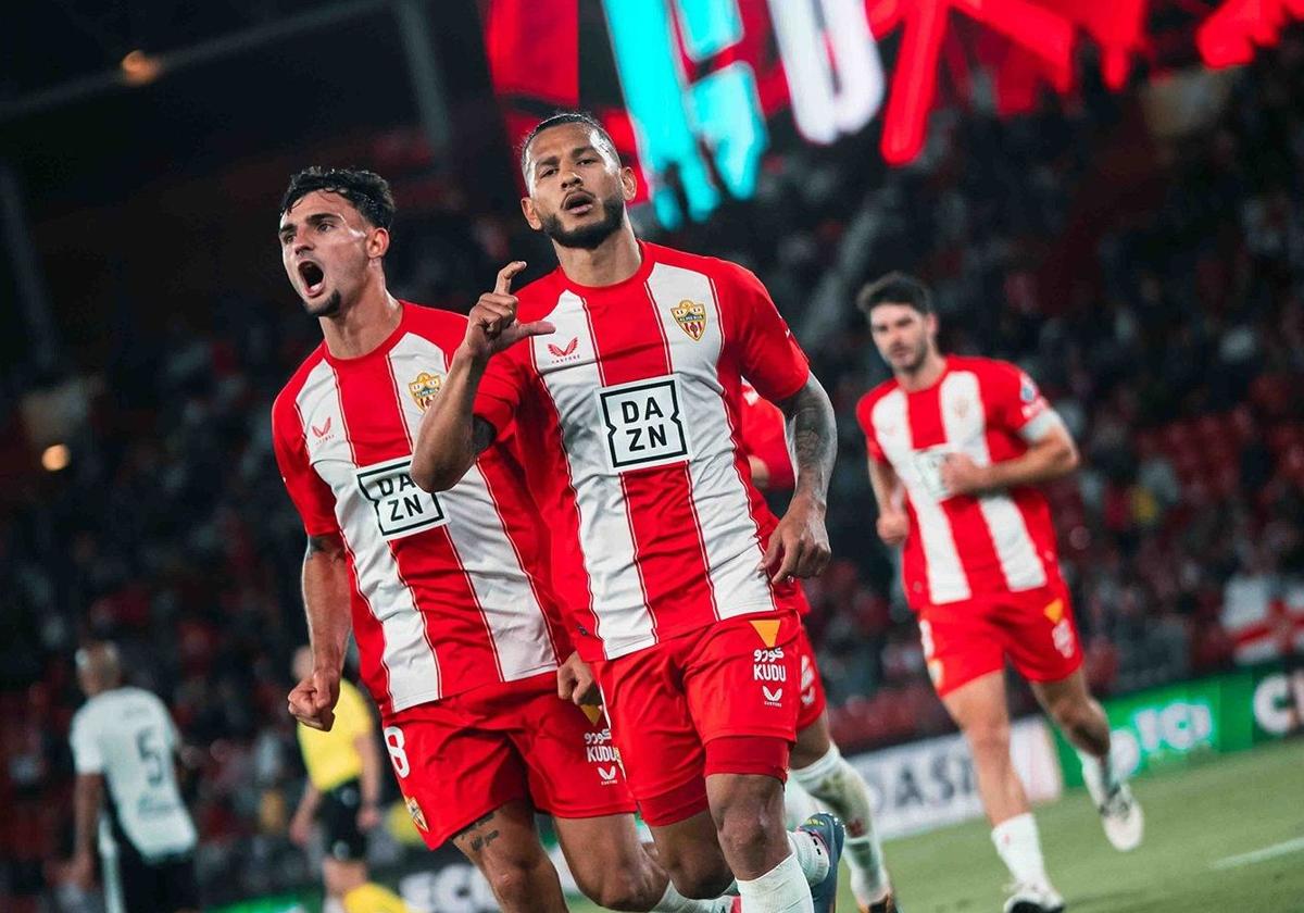 Un doblete de luis suárez permite al almería empatar con el granada | ideal