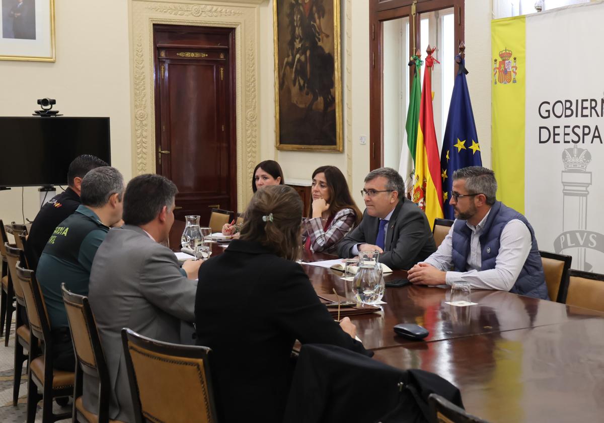 Una jornada buscando iluminar Granada, con Montilla al frente