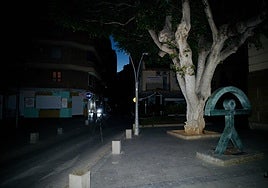 Vista de la calle Rueda López durante las horas del apagón.