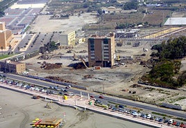 Imagen de la Central Térmica de Almería en proceso de desmantelamiento.
