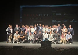 Foto de familia con todos los participantes del I Ceuta Tech Summit.