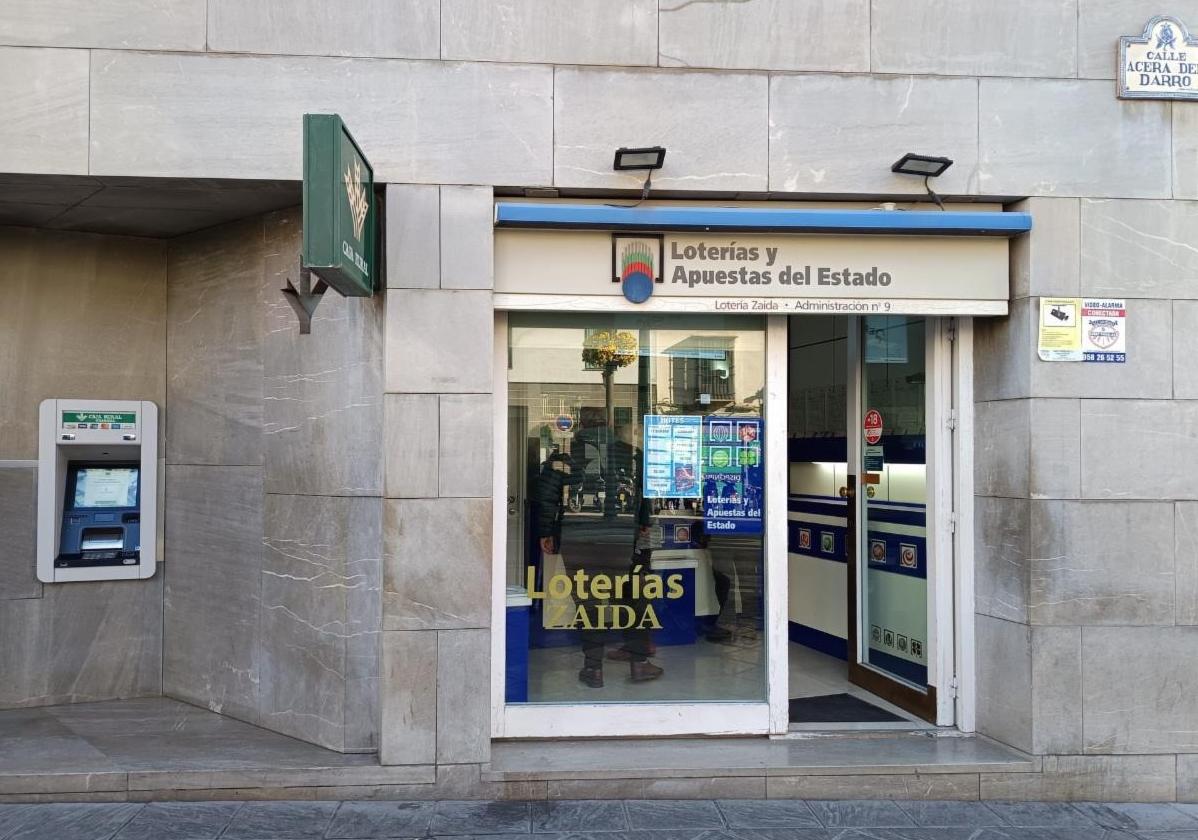 Dos administraciones de granada reparten el primer premio de la lotería nacional | ideal
