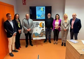Representantes de distintas administraciones y entidades, en la presentación de la Feria del Libro de Jaén.