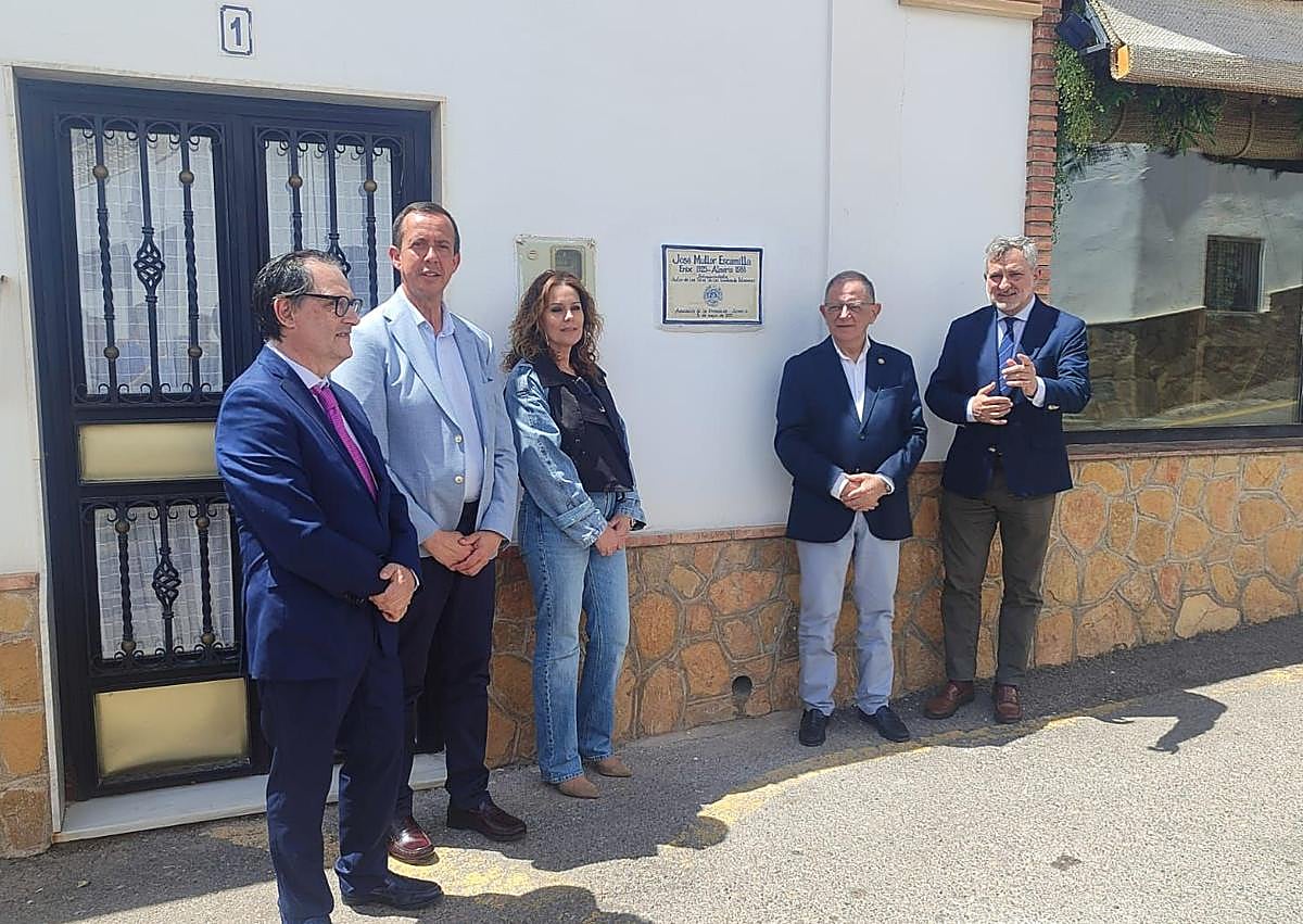 Imagen secundaria 1 - «Sin periodismo estamos ciegos»