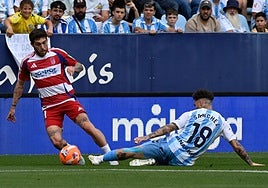 Giorgi Tsitaishvili intenta marcharse de Dani Sánchez.