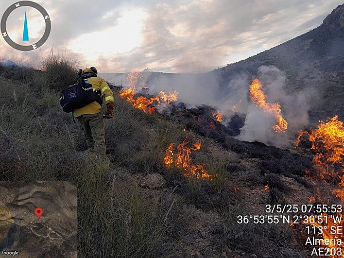 Incendio forestal en Huércal de Almería