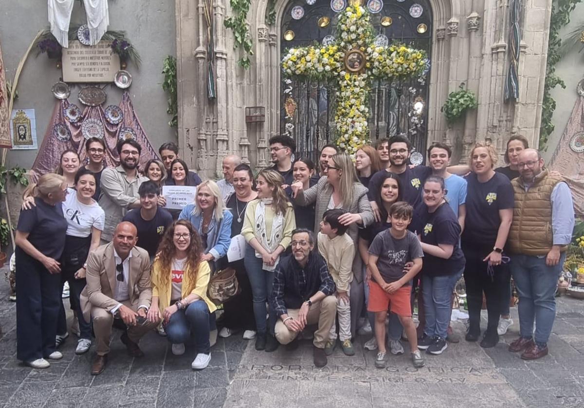 La cofradía del señor resucitado, ganadora de concurso de cruces de mayo | ideal