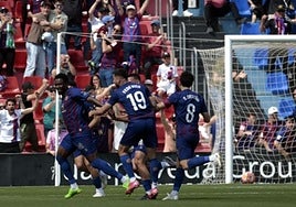 El Eldense es un equipo que crea dificultades a todo tipo de rivales, dentro y fuera.