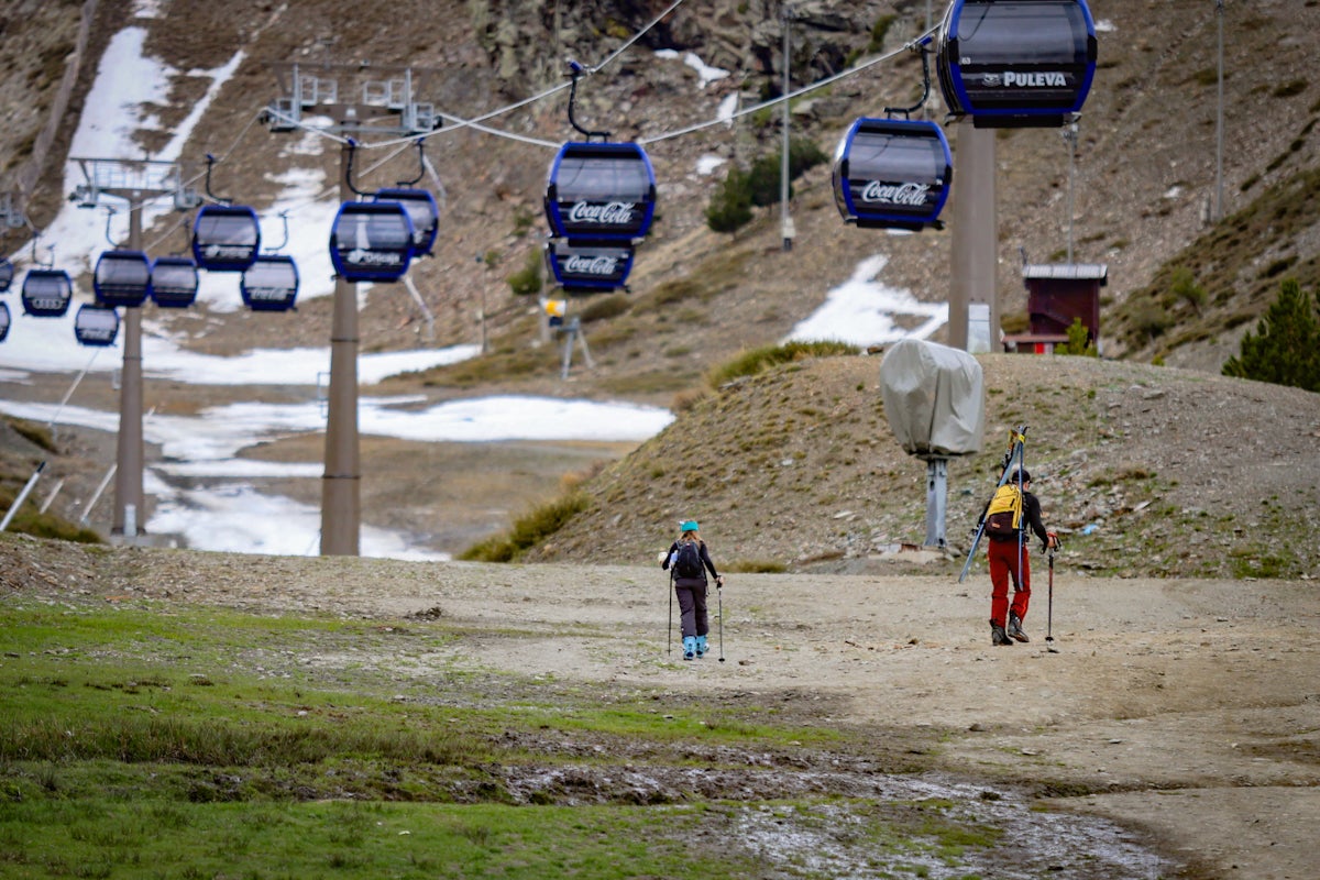 El último día de la temporada en Sierra Nevada, en imágenes