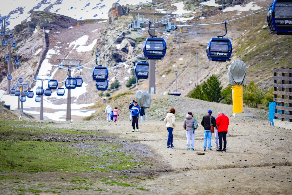 El último día de la temporada en Sierra Nevada, en imágenes