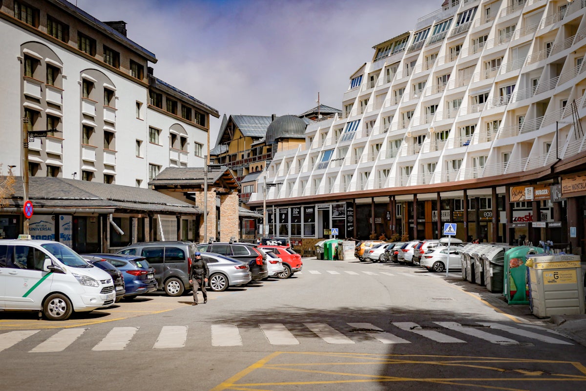 El último día de la temporada en Sierra Nevada, en imágenes