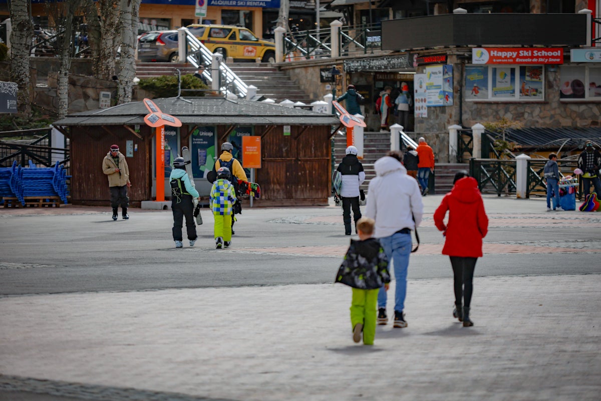 El último día de la temporada en Sierra Nevada, en imágenes