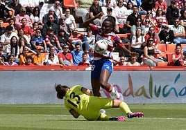 Las jugadoras del Granada en Los Cármenes.
