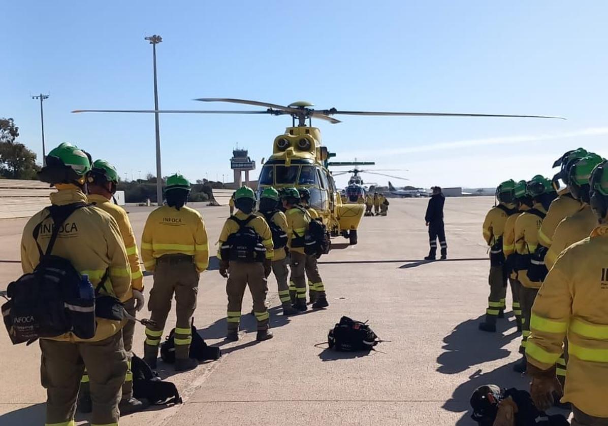 El infoca da por extinguido el incendio forestal originado por un rayo en huércal de almería | ideal