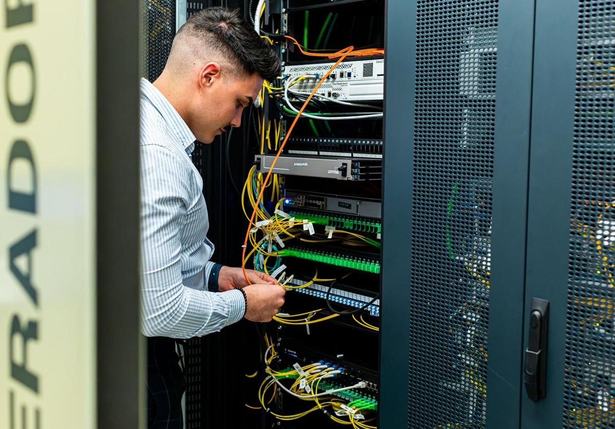 El 'búnker' granadino que salvó los datos de más de mil empresas españolas en el apagón | ideal