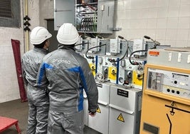 Foto de archivo de trabajos en una subestación de Endesa.
