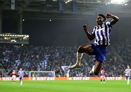 Samu celebra un gol con el Oporto.