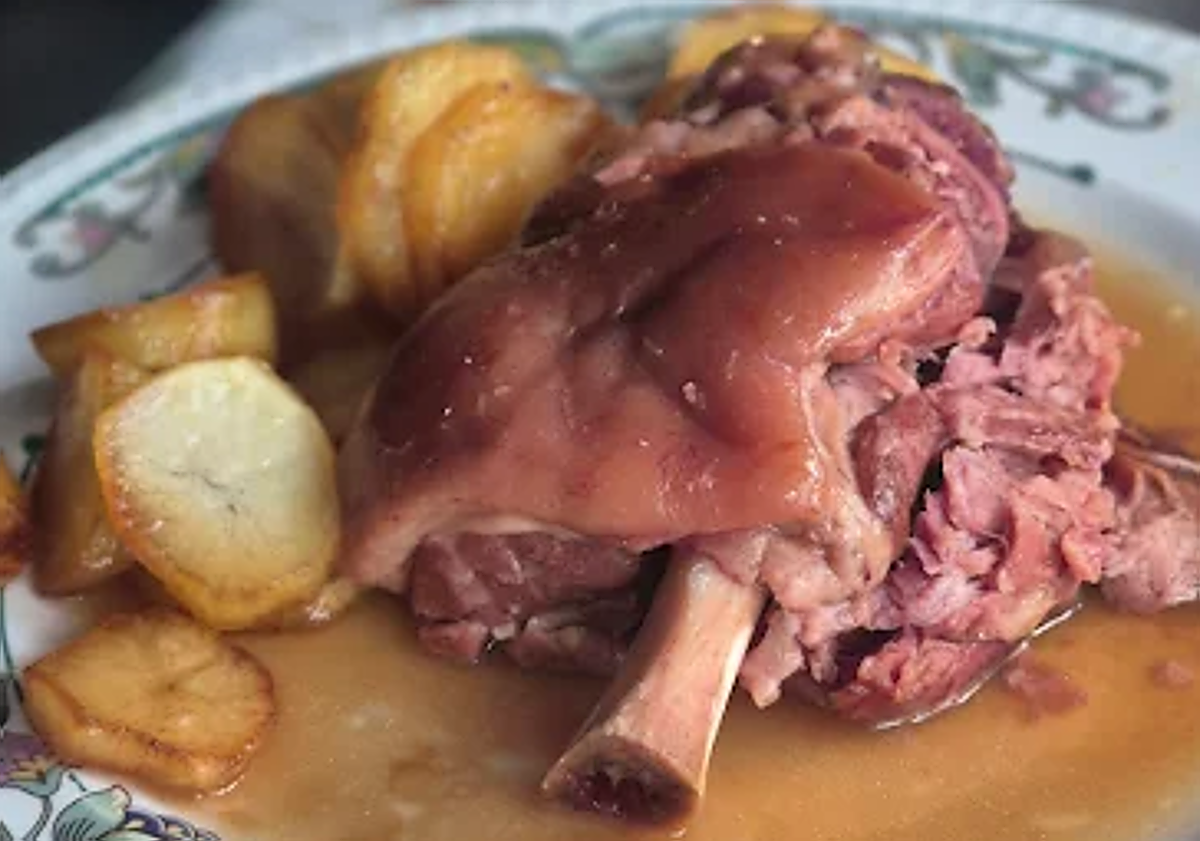 Imagen principal - El restaurante de Granada que arrasa en Google con su «cocina andaluza de verdad»