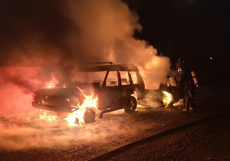 Madrugada en Jaén con dos incendios y una bombera herida